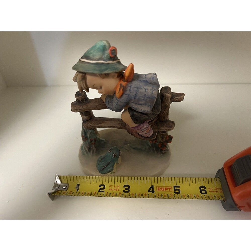 Goebel Hummel Figurine -Retreat To Safety boy - Picture 6 of 8